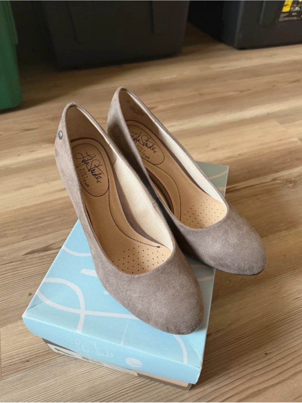 Life Stride Taupe Suede Comfort Pump - Women's